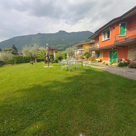 Villa Leilani B&B Sale Marasino Kültér fotó